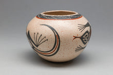 Pot with Lizard Designs by Roberto Banuelos, Mata Ortiz Pueblo
