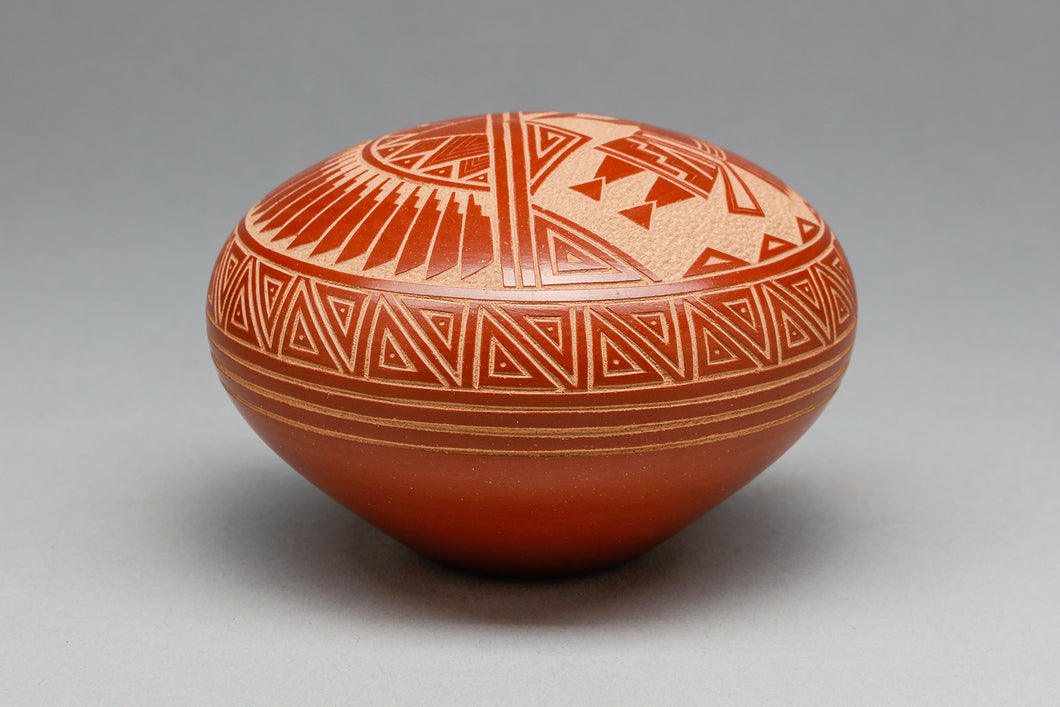Seed Pot by Dennis Daubs, Jemez & San Ildefonso Pueblos