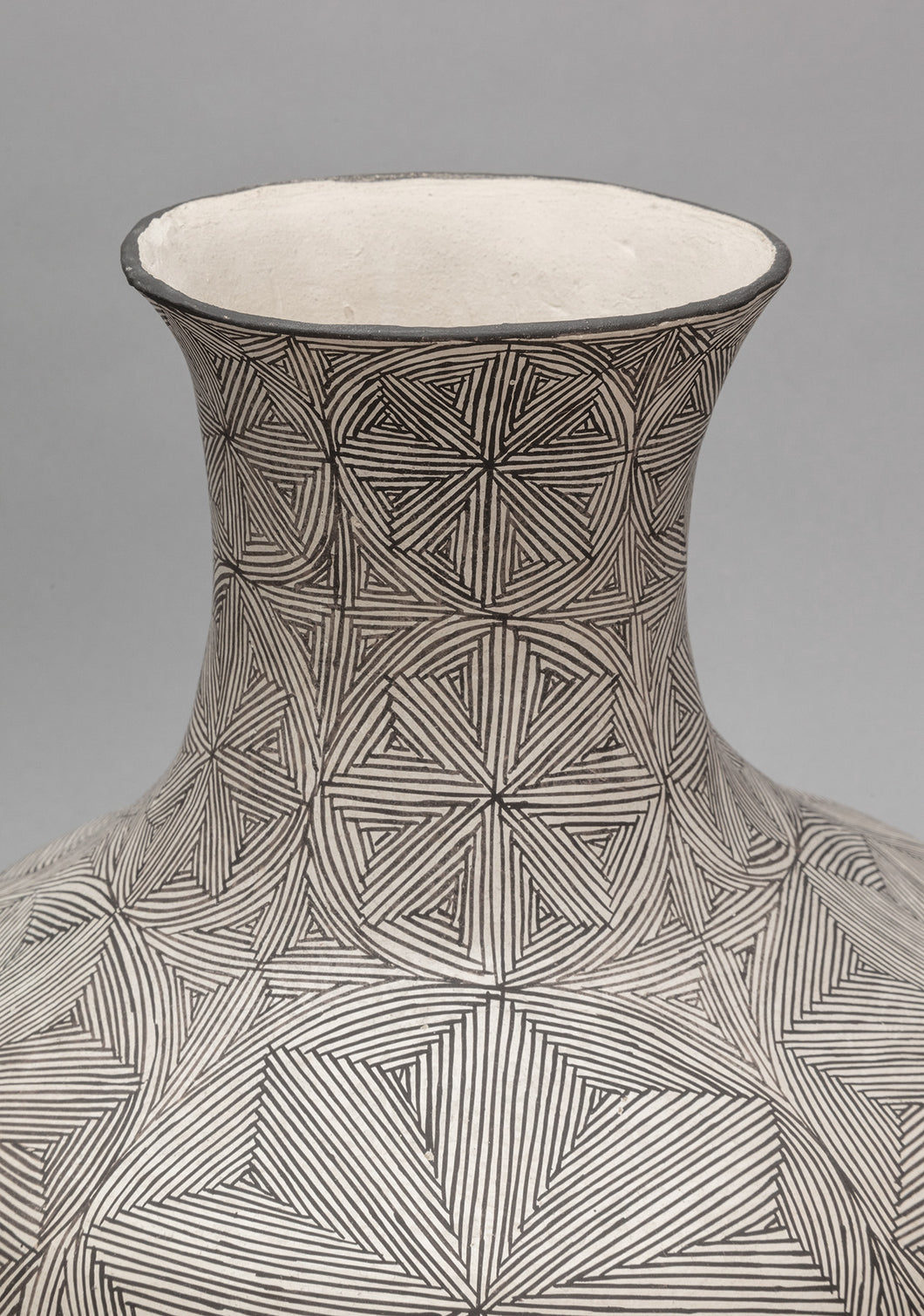 Large Olla with Geometric Design by Edna Chino, Acoma Pueblo – Quintana ...