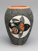 Pot depicting Turtles by Juanita L. Peters, Acoma Pueblo