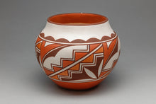 Traditional Pot by Sratyu'we, Zuni and Laguna Pueblo