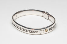 Unisex Silver Clasp Bracelet by David Yurman